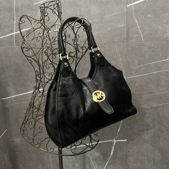 MICHAEL Michael Kors Hudson leather Shoulder Bag EUC black w gold hardware